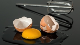 賞味期限切れの生卵